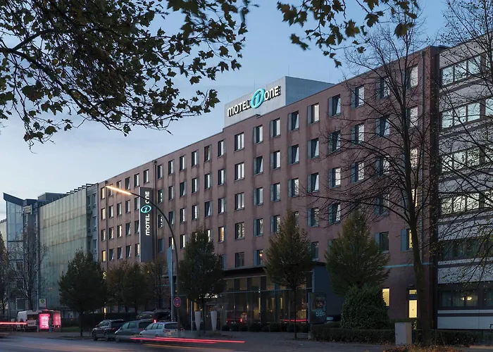 One Hamburg-altona Hotel 3*